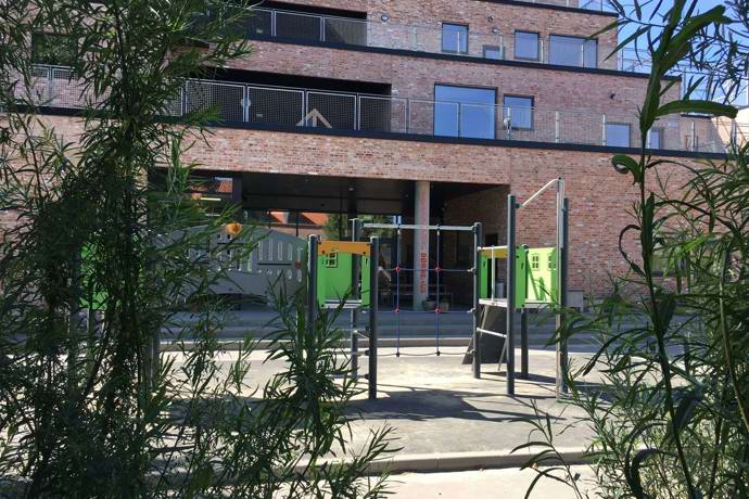 Børnehuset set fra legepladsen, hvor der er indgang 
