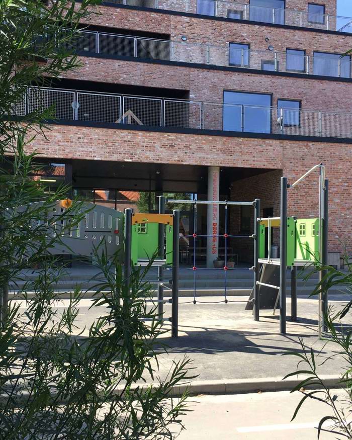 Børnehuset set fra legepladsen, hvor der er indgang 