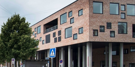 Frederiksbjerg Skole, hvor dagtilbuddets administration holder til, set fra Ingerslevs Boulevard