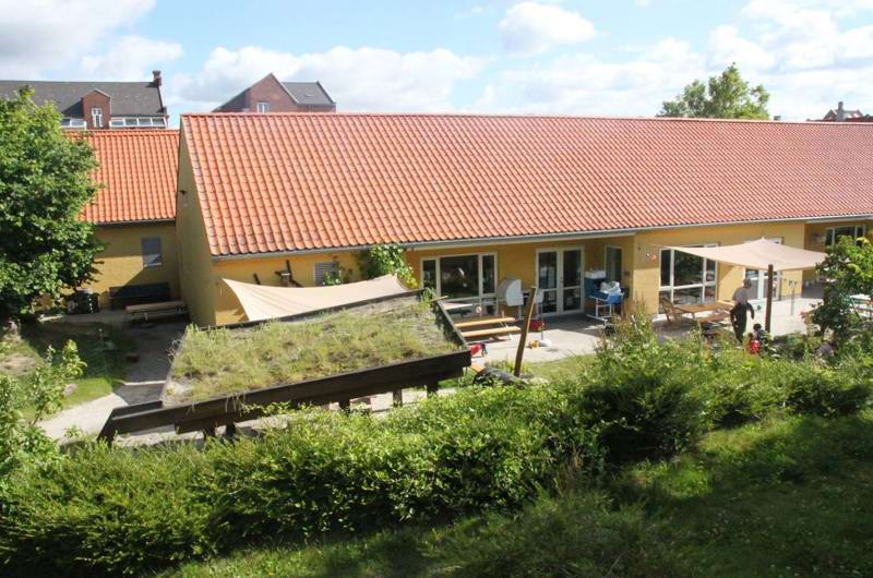 En af dagtilbuddets afdelinger på Frederiksbjerg set fra legepladsen