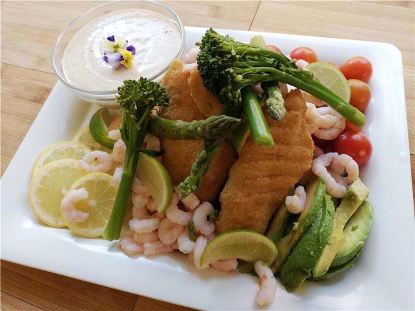 Frokost fra køkkenet – lidt godt fra havet med grønt til